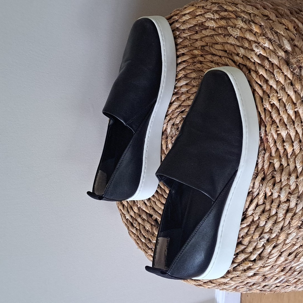 Vince Womens Saxon Black‎ Leather Slip-on Casual/Athleisure Loafer Sneaker S-8.5